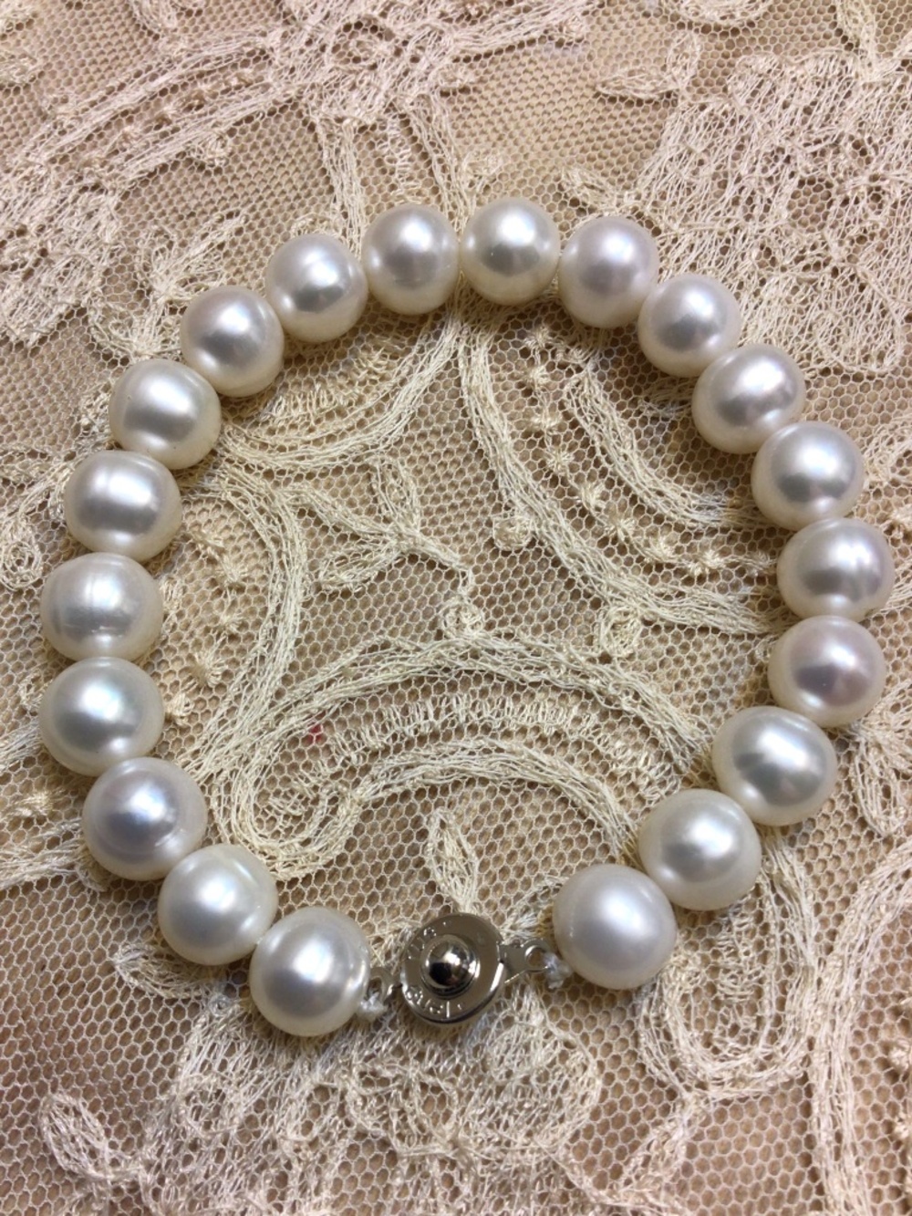 Classic Freshwater White Pearl Bracelet Silver-tone Clasp